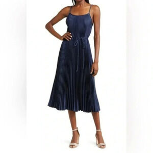 Sam Edelman Womens Hammered Satin Plisse
Industrial green dress size Large